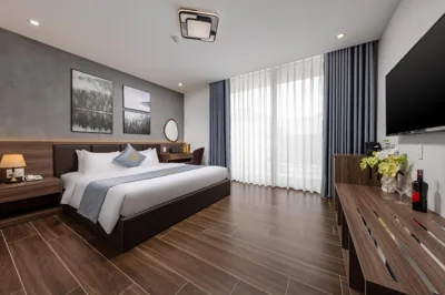 Chambre double Deluxe avec balcon — Cat Ba Wistaria Hotel- Jacuzzi Rooftop & Fitness